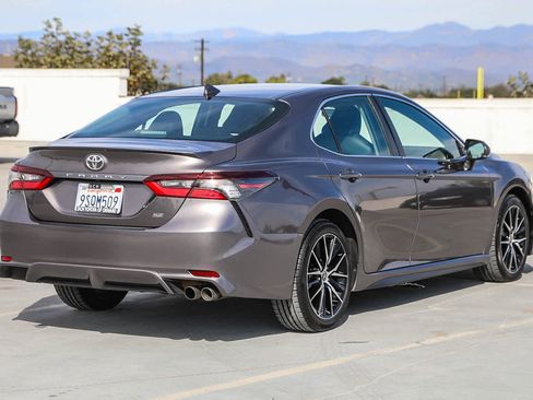 Certified 2022 Toyota Camry SE image 6