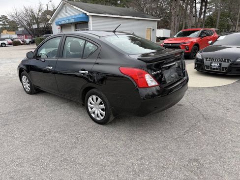 Used 2014 Nissan Versa SV FWD image 5