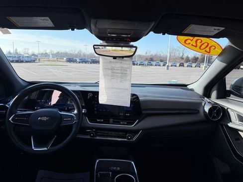 Used 2025 Chevrolet Equinox LT w/ Convenience Package II image 22