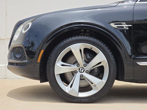 Used 2018 Bentley Bentayga AWD/4WD image 40