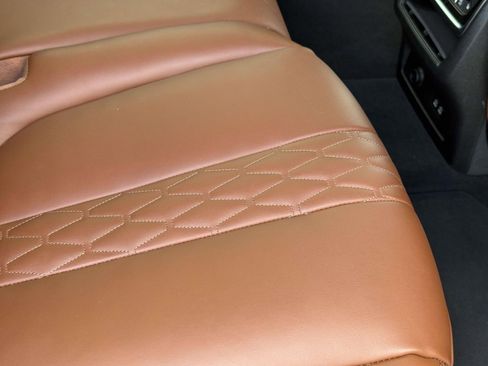 Used 2025 BMW X7 M60i image 35