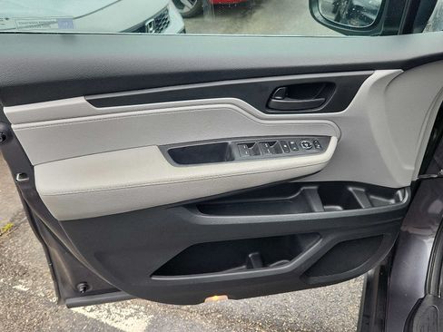 Used 2018 Honda Odyssey LX image 12