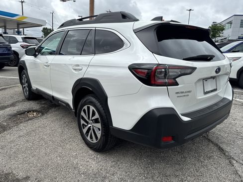 Used 2024 Subaru Outback Premium AWD/4WD image 5