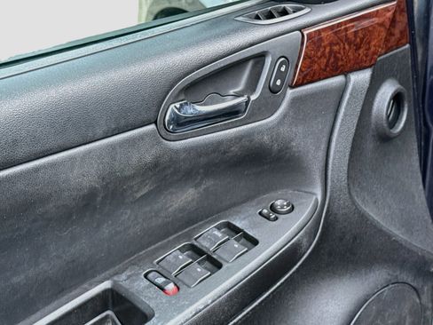 Used 2011 Chevrolet Impala LT FWD image 9