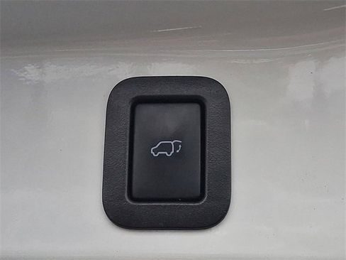 Used 2019 Toyota Highlander XLE image 28