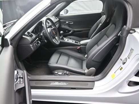 Used 2024 Porsche 718 Boxster RWD image 7
