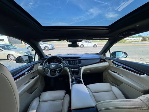 Used 2017 Cadillac XT5 Luxury w/ Driver Awareness Package AWD/4WD image 26