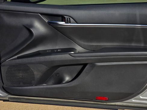 Used 2020 Toyota Camry SE image 33