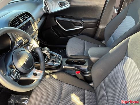 Used 2025 Kia Soul LX w/ LX Technology Package FWD image 20