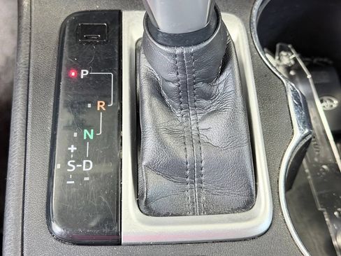 Used 2018 Toyota Highlander XLE FWD image 46