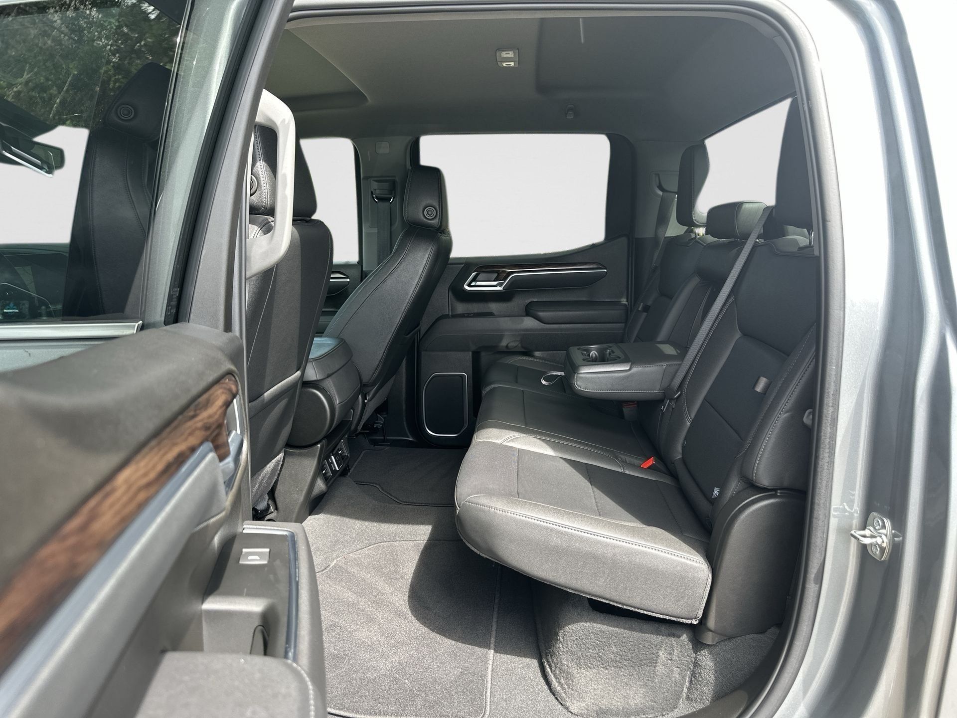 Certified 2026 GMC Sierra 1500 SLT AWD/4WD image 24