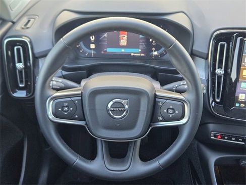 Used 2025 Volvo XC40 B5 Core image 29