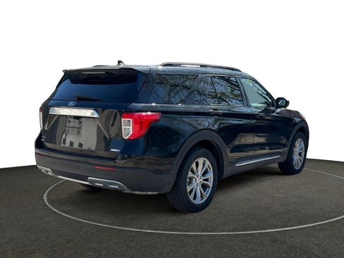 Used 2020 Ford Explorer XLT w/ Equipment Group 202A AWD/4WD image 6