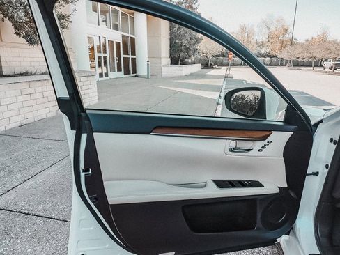 Used 2017 Lexus ES 300h image 20