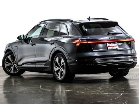 Used 2024 Audi Q8 e-tron Premium image 12