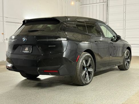 Used 2023 BMW iX xDrive50 w/ Sport Package AWD/4WD image 8