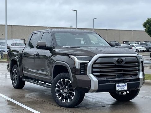 Used 2024 Toyota Tundra Limited w/ Power Package AWD/4WD image 2