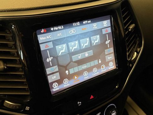 Used 2019 Jeep Cherokee Limited AWD/4WD image 17