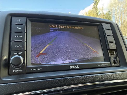 Used 2019 Dodge Grand Caravan SE w/ UConnect Hands-Free Group image 18