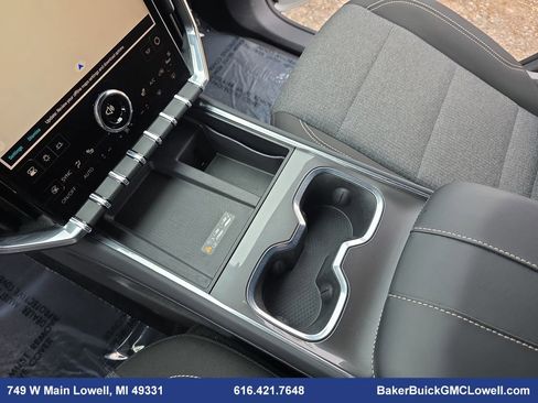 Used 2025 GMC Acadia Elevation image 27