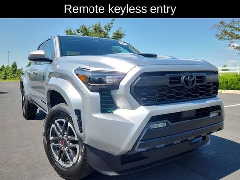 Used 2025 Toyota Tacoma TRD Sport AWD/4WD image 14