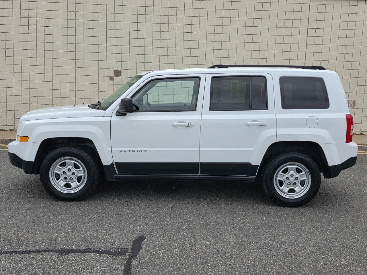 Used 2017 Jeep Patriot Sport w/ Power Value Group AWD/4WD image 4