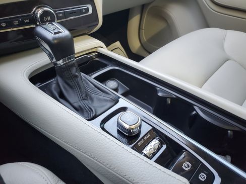 Used 2019 Volvo XC90 T5 Momentum w/ Advanced Package image 26