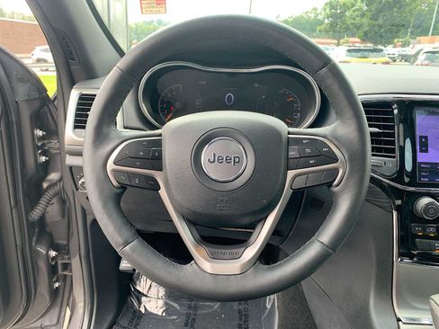 Used 2019 Jeep Grand Cherokee Altitude AWD/4WD image 11
