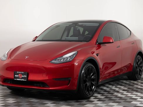 Used 2023 Tesla Model Y Long Range AWD/4WD image 2