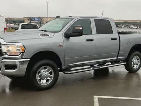 Used 2024 RAM 2500 Tradesman w/ Chrome Appearance Group AWD/4WD image 4