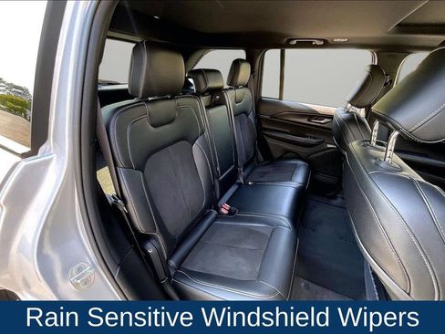 Used 2023 Jeep Grand Cherokee Altitude AWD/4WD image 28