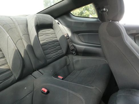 Used 2016 Ford Mustang Coupe RWD image 17