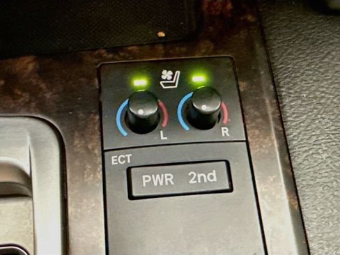 Used 2013 Toyota Land Cruiser AWD/4WD image 26