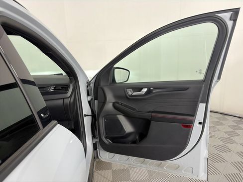 Used 2025 Ford Escape ST-Line Select AWD/4WD image 30