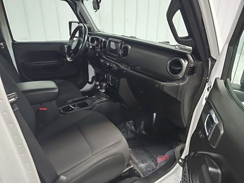 Used 2022 Jeep Gladiator Willys image 15