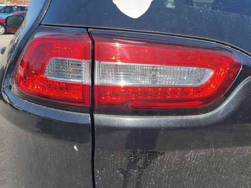 Used 2016 Jeep Cherokee Limited AWD/4WD image 10