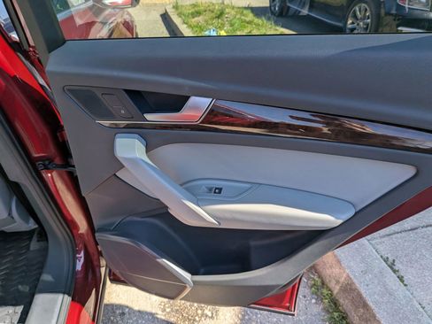 Used 2020 Audi Q5 2.0T Premium image 38