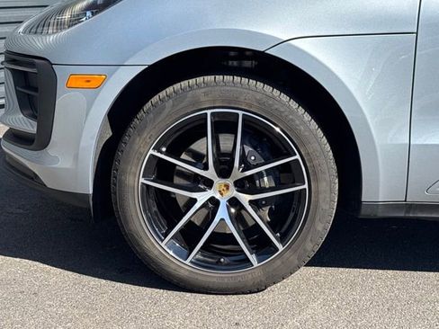 Used 2025 Porsche Macan AWD/4WD image 11