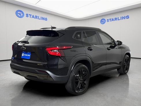 Used 2024 Chevrolet Trax ACTIV w/ Sunroof Package image 8