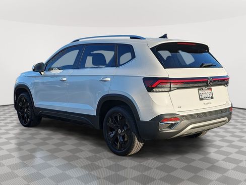 Certified 2025 Volkswagen Taos SE image 7