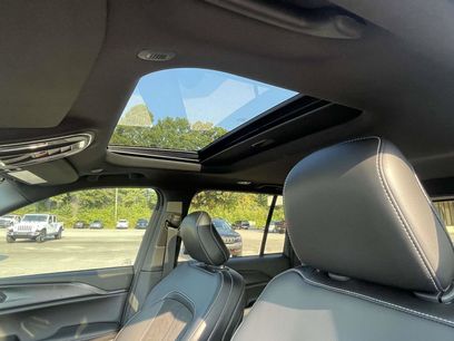 Used 2025 Jeep Grand Cherokee Altitude