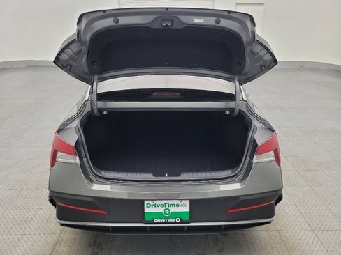 Used 2025 Hyundai Elantra SE image 29