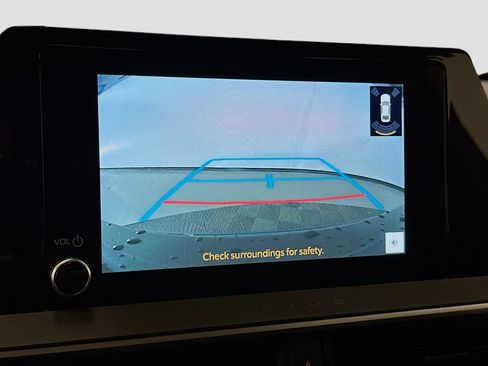 Used 2025 Toyota Prius LE FWD image 23