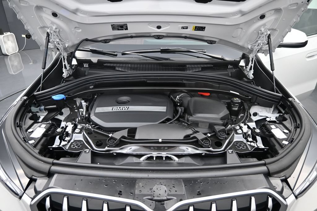 New 2027 BMW X1 xDrive28i AWD/4WD image 18