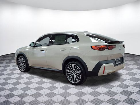 Used 2026 BMW X2 xDrive28i w/ Technology Package image 3