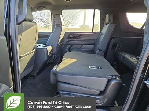 Used 2025 Chevrolet Suburban LT image 30