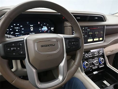 Used 2023 GMC Yukon XL Denali image 14