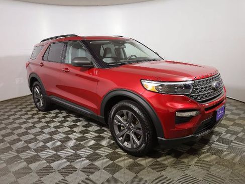 Certified 2021 Ford Explorer XLT w/ Equipment Group 202A AWD/4WD image 4