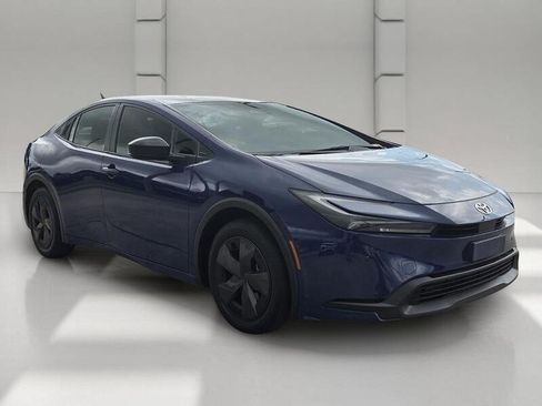 Used 2024 Toyota Prius LE FWD image 7