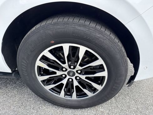 Used 2025 Ford Expedition Max Platinum AWD/4WD image 12